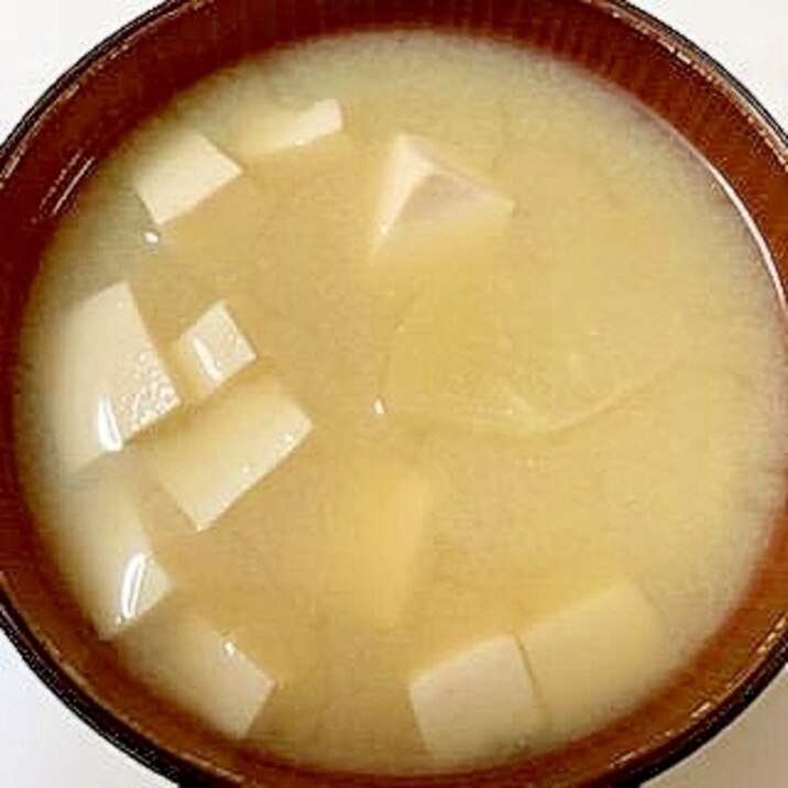 豆腐とはやと瓜の味噌漬けの味噌汁